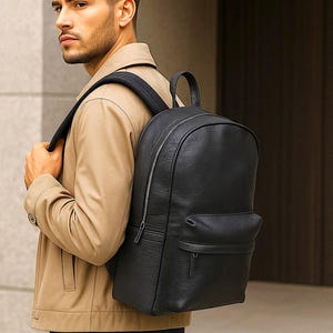 Spersonalizowany czarny skórzany plecak: torba podróżna na laptopa w stylu vintage, ręcznie robiony plecak studencki, prezent świąteczny, plecak unisex, prezent dla niego/niej