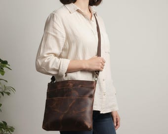 Personalized Small Leather Crossbody Messenger Bag, Crossbody Purse, Handmade Small Purse, Women's Small Messenger Bag, Small Shoulder Purse