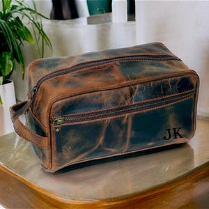 Personalized Leather Dopp Kit: Men&#39;s Toiletry Bag, Groomsmen Gift