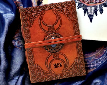 Gepersonaliseerde drievoudige maan leren dagboek: stenen slot grimoire