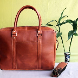 Sac à bandoulière personnalisé fait main en cuir véritable pour ordinateur portable pour femmes et hommes, grande cartable, sac rustique