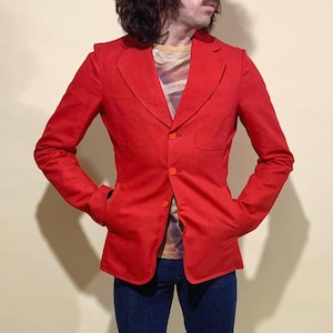 Vintage 1960-70-tals herrkavaj JUPITER PARIS lyxig röd bomullskavaj / Mod / Dandy / Glam Rock / Cello-slag / Påsydda fickor