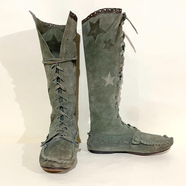 Vintage Men's UNISEX 1960s Suede Hippie Boots / Unique Handmade Lace-Up Mocs / Appliqué Stars / Psychedelic Glam / Woodstock / Bohemian