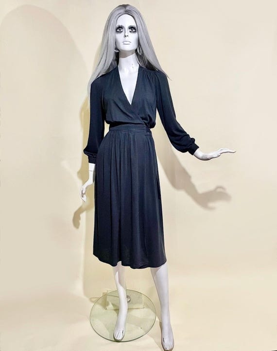 Vintage 1970s Stirling Cooper T-shirting Jersey Wrap Dress With Pockets / Mid 70's Furstenberg Look / 30s 40s Casual Vamp / Glam Rock Disco - Etsy New Zealand Vintage 1970s Stirling Cooper T-shirting Jersey Wrap Dress With Pockets / Mid 70's Furstenberg Look / 30s 40s Casual Vamp / Glam Rock Disco - Etsy New Zealand