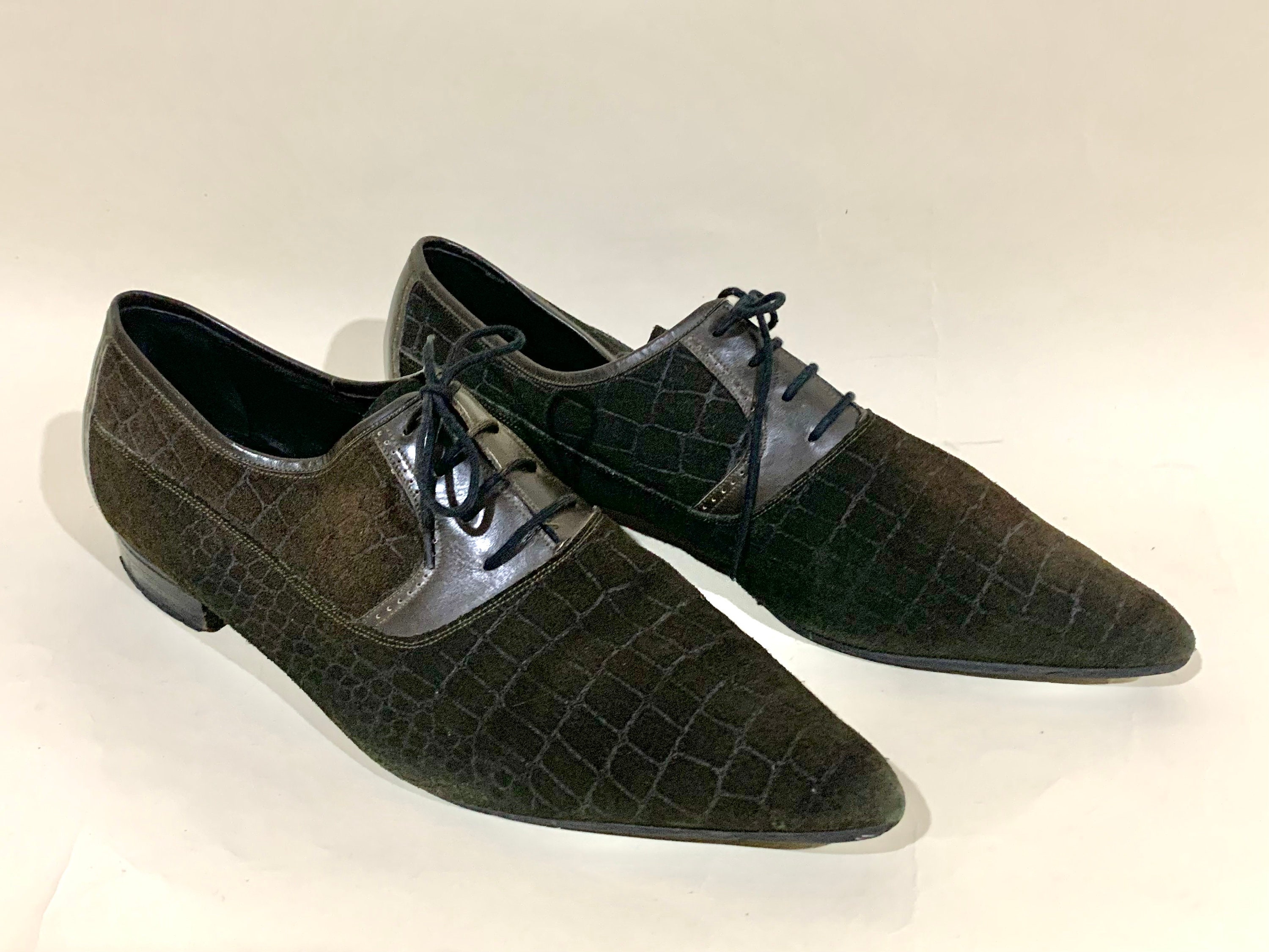  Zapatos de vestir negros para hombre, zapatos de cuero  británico a la moda, con punta puntiaguda, zapatos formales de boda, zapatos  de vestir casuales para hombre (negro, 6.5) : Ropa, Zapatos