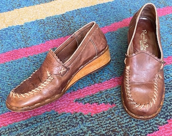 Vintage RUSSELL & BROMLEY 60s 1970s Wooden Platform Wedge Leather Shoes / 70s Mocs / Whipstitch Moccasin Top / Hippie / Mens Unisex