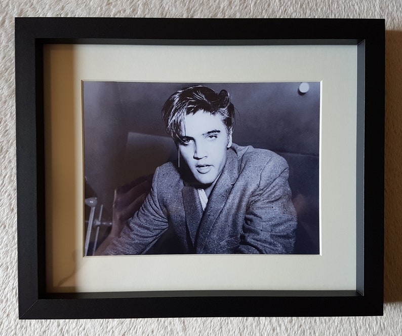Elvis Presley With Fans New 10x8 Photo