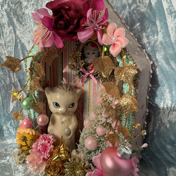 Retro Christmas Cat kitten Shrine Shadow box assemblage Victoriaanse stijl