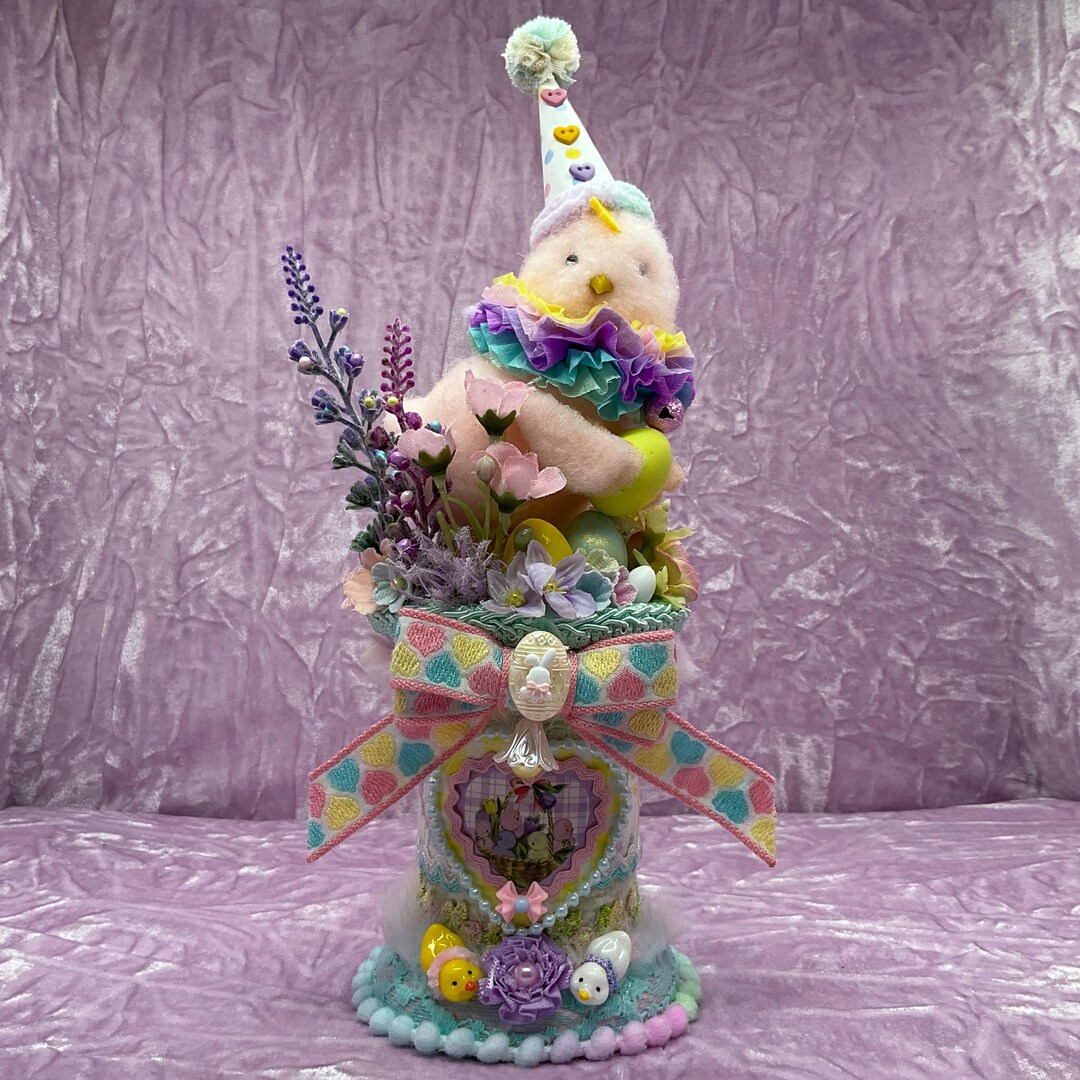Kitsch Vintage Retro Style Easter Party Chick Cotton Reel Assemblage ...