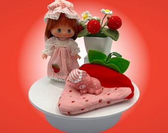 Vintage Strawberry Shortcake Doll & Pet, Sweet Sleeper STRAWBERRY SHORTCAKE and Custard w intact bag. Complete, Very Rare Toy Collector Gift