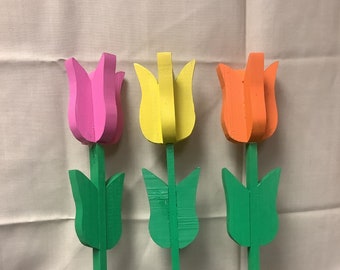 オレンジ色の木製チューリップ5本入り花瓶 手作りの木製フラワー
