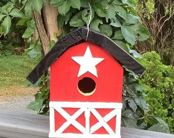 red Barn birdhouse