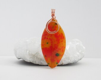 Colgante de piedra preciosa naranja alargada con alambre de cobre envuelto (58 mm)