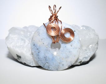 Colgante de alambre de cobre con forma de donut de piedra preciosa Dendrich de 54 mm
