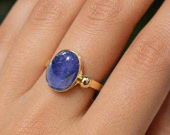 18k Gold Tanzanite Ring, Natural Tanzanite Cabochon, Simple Yellow Gold