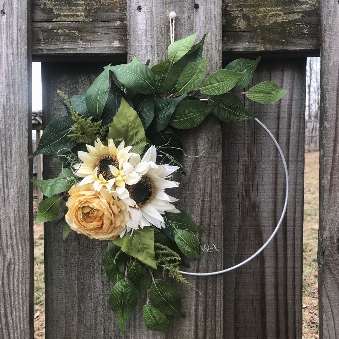 Muted Yellow Ranunculus & White Sunflower Wreath - Etsy