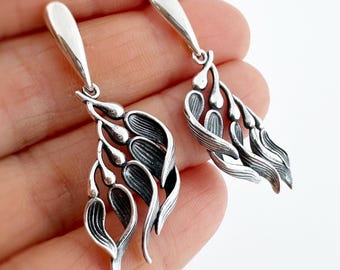 Sterlingzilveren zeekelpoorbellen: strandachtige zeewiersieraden