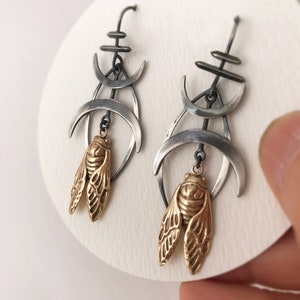 Double Moon Cicada Bar Ohrringe Bronze und Sterling Silber Haken Ohrringe Bild 3