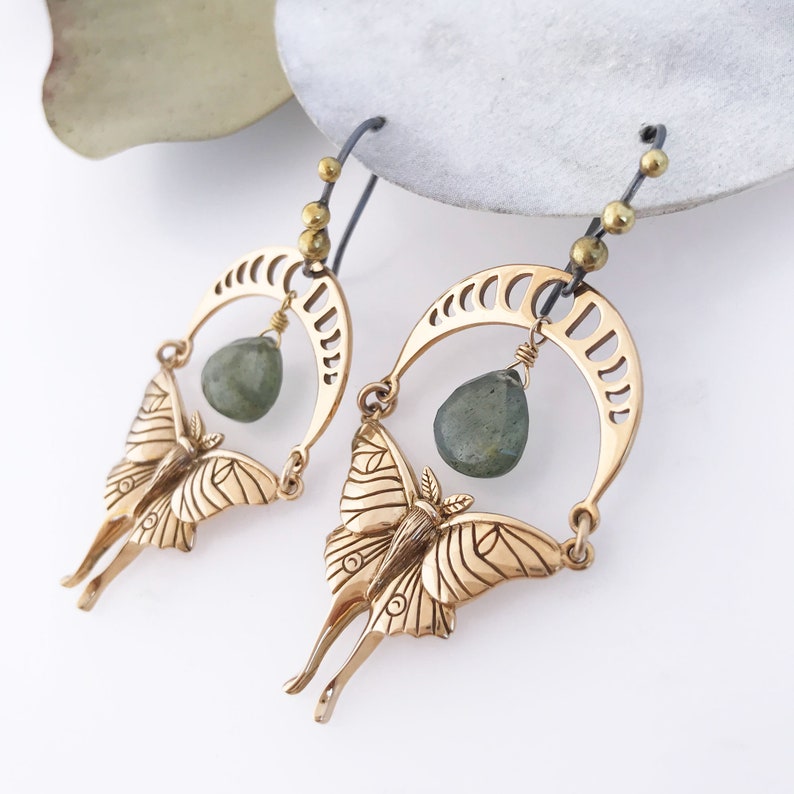 Boucles d'oreilles papillon Luna en bronze et phases de lune avec aigues-marines mousse vertes image 8