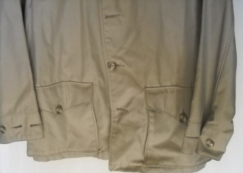 SZ L chest 46 men Gap Premium short car coat woven nylon 5 button closure khaki tan all weather coat length 33