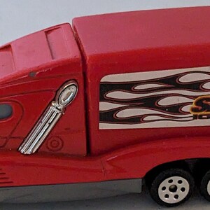 toy diecast Hot Wheels heat fleet hauler Sparky Ignitions red plastic box 10 wheeler 5&quot; long truck delivery van 1999 1/64 027 b5