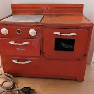 Vintage toy play stove Little Chef oven range miniature electric WORKS Tacoma Metal Products Model 800 13 x 10 1/3 x 7 red 1949