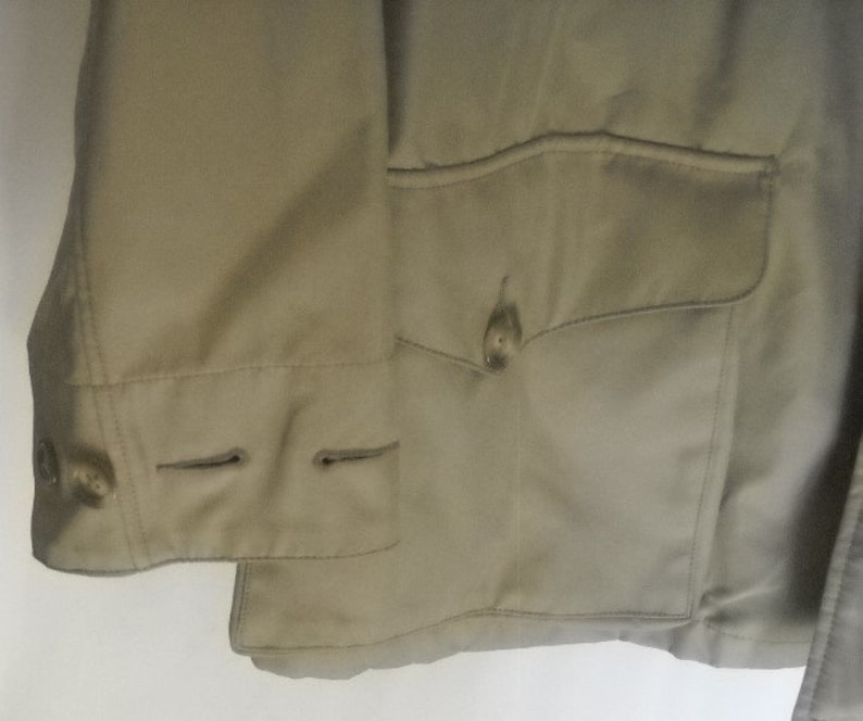 SZ L chest 46 men Gap Premium short car coat woven nylon 5 button closure khaki tan all weather coat length 33