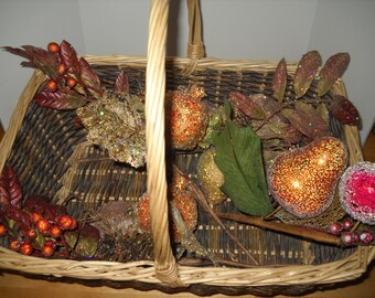 Basket woven wicker two tone Vtg x-large natural center handle shopping gathering flat bottom 15 1/2" long 12" wide 5" deep rectangle b16927