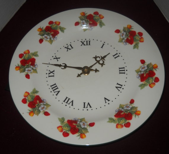 Large 10.5/" Wall Clock STRAWBERRIES Clock 2118
