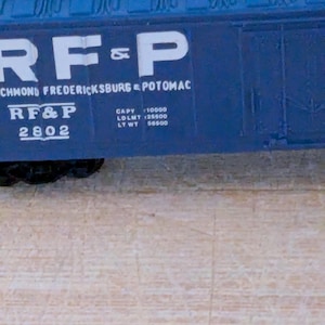 box car N scale RFP Richmond Fredericksburg and Potomac plug door Life Like #2802 blue 1/160  b88