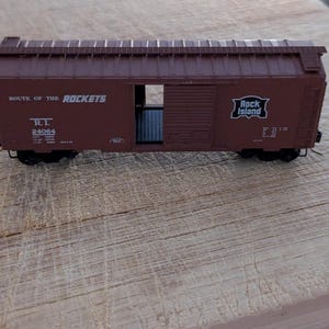 box car N scale Rock Island 24064  40&#39; single door working Micro Machine rust red Home of the Rockets 1/160 b88