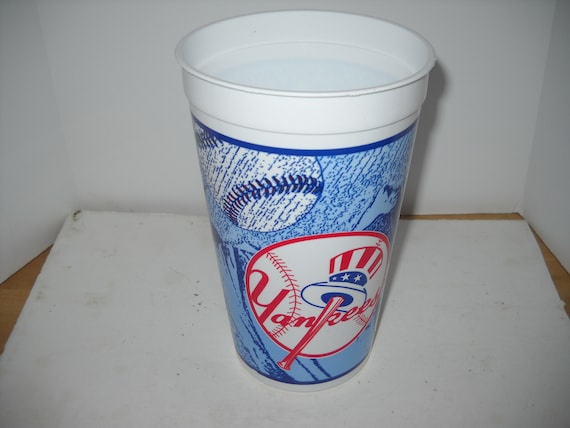 New York Yankees Large Plastic Cup Glass Souvenir Drink Beer Baseball MLB 7  Tall Packerware 009927 