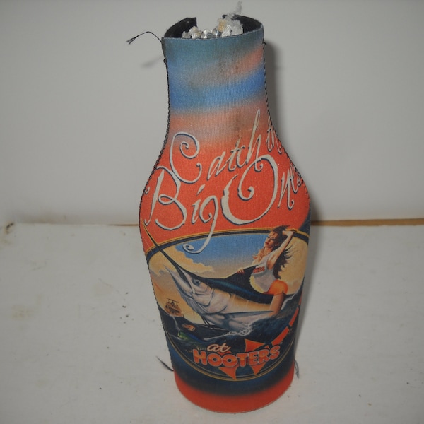 beer bottle long neck cozy cozie Hooter's restaurant Catch the Big One sail fish zipper pink blue white 009 box 16927