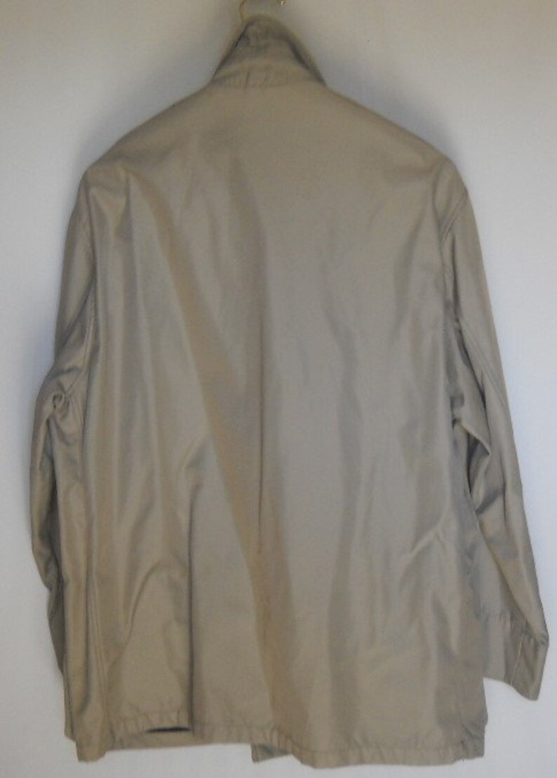 SZ L chest 46 men Gap Premium short car coat woven nylon 5 button closure khaki tan all weather coat length 33