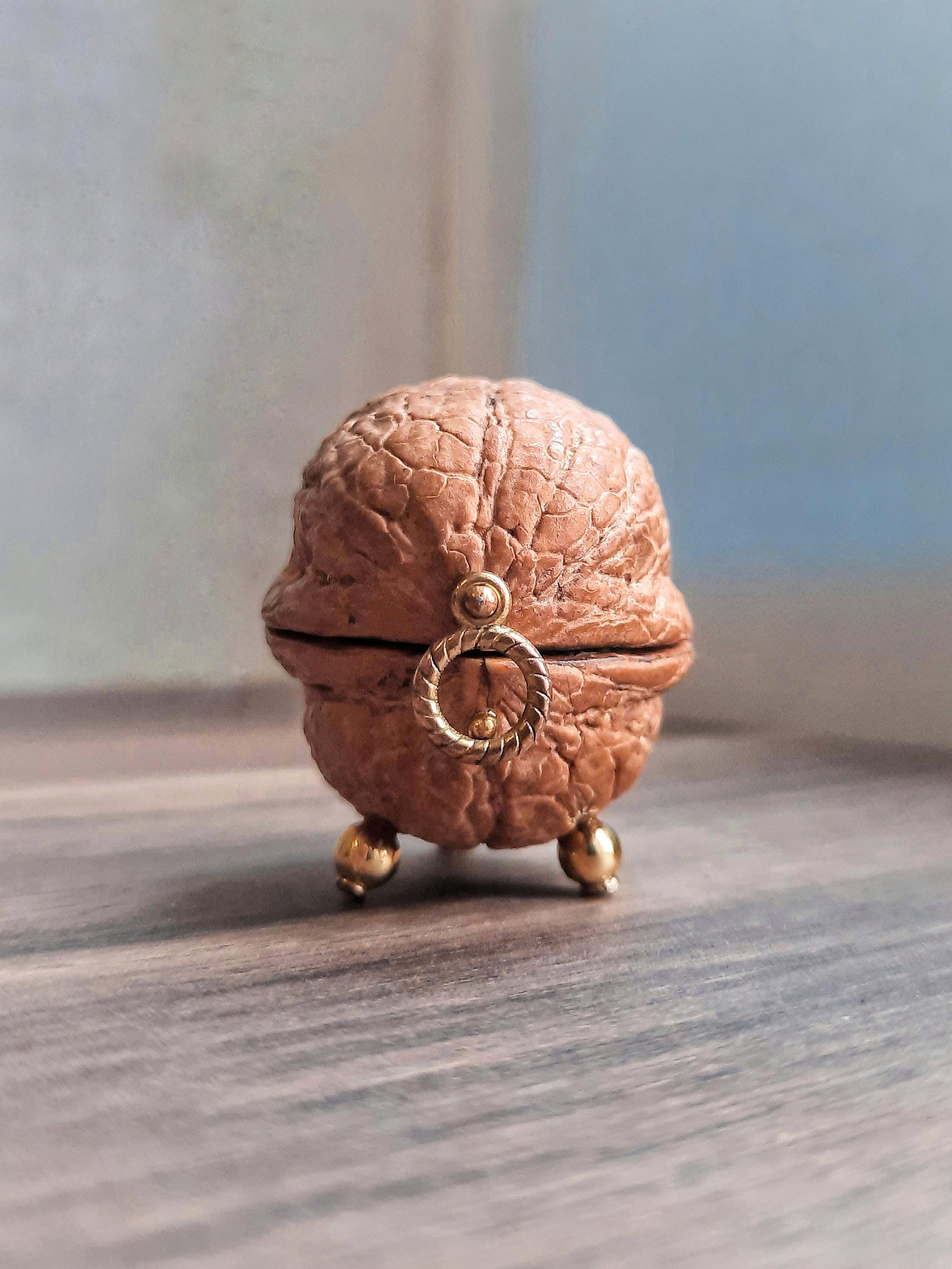 Walnut shell ring box, Proposal ring box, Walnut Shell Giftbox, Walnut jewelry box, Engagement ring box, Wedding ring box, Rustic ring box
