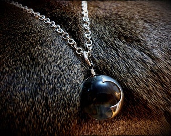 Esfera de cristal Gotland con lente Visby Viking de plata esterlina y cadena