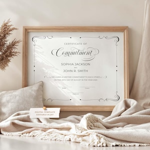 Puede incluir: Juego de tres tazas de cerámica con acabado mate moteado. Las tazas son de color crema, gris claro y gris oscuro. Cada taza tiene un diseño simple y minimalista.