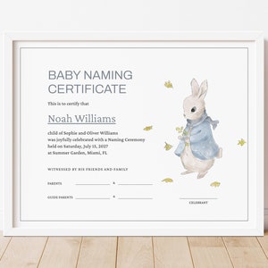 Plantilla de certificado de nombramiento de bebé editable Certificado imprimible de ceremonia de nombramiento Tema de conejo con chaqueta azul Día del nombre Descargar Jet376