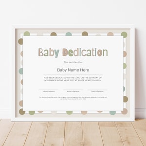 Plantilla editable de certificado de dedicación para bebé, recuerdo de bautismo de niño o niña, con lunares en colores neutros. Descarga Jet330.
