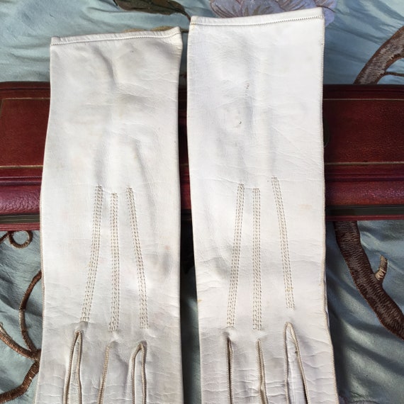 Antique Edwardian ivory white kid leather gloves … - image 3