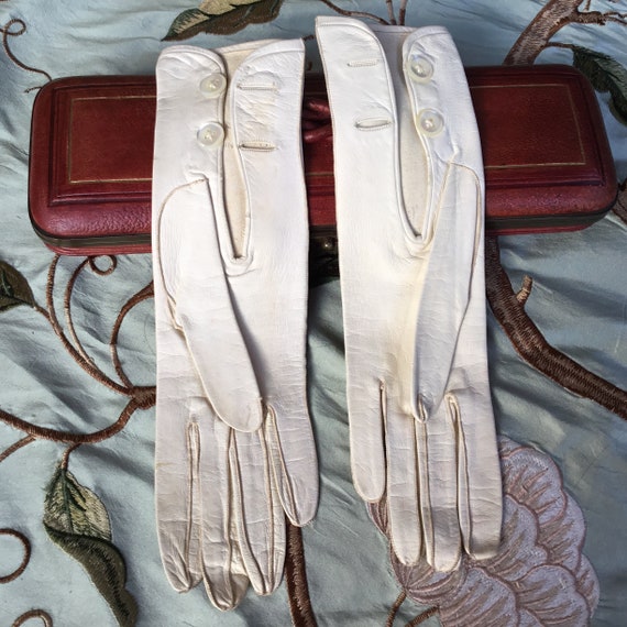 Antique Edwardian ivory white kid leather gloves … - image 5
