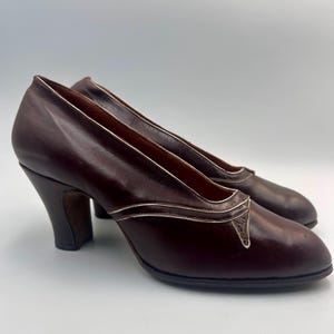Vintage 1930s brown leather shoes with fine white stripe detail Avenir size 5