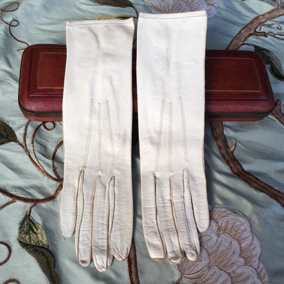 Antique Edwardian ivory white kid leather gloves … - image 1