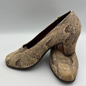 Vintage 1940s ladies leather heeled shoes size 4