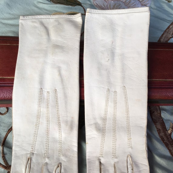 Antique Edwardian ivory white kid leather gloves … - image 4