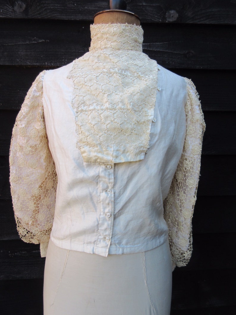 Vintage Victorian Edwardian cream cotton /& crochet lace high neck blouse