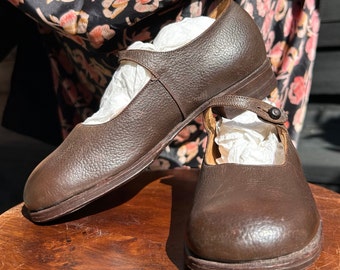 Vintage CC41 childs brown leather shoes 1940s size 12