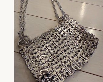 Bolso de cadena - Bolso de moda / Bolso bandolera plateado / Bolso de cadena plateado hecho a mano – Bolso llamativo de metal / Malla metálica futurista / Mini bolso