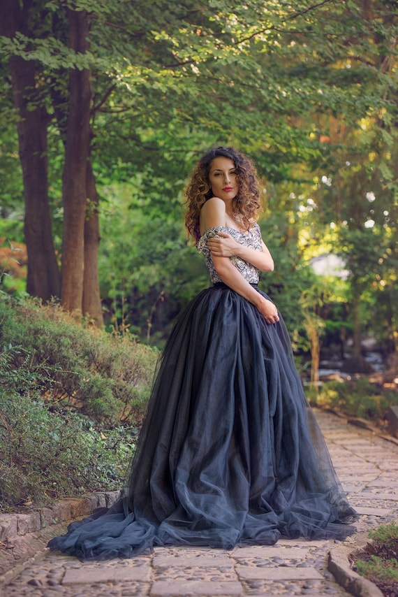 Omaya Gonna in tulle nero con strascico da 80 pollici Gonna in tulle nero con strascico Gonna con strascico lungo Sessione fotografica gotica Sposa gotica Etsy Italia