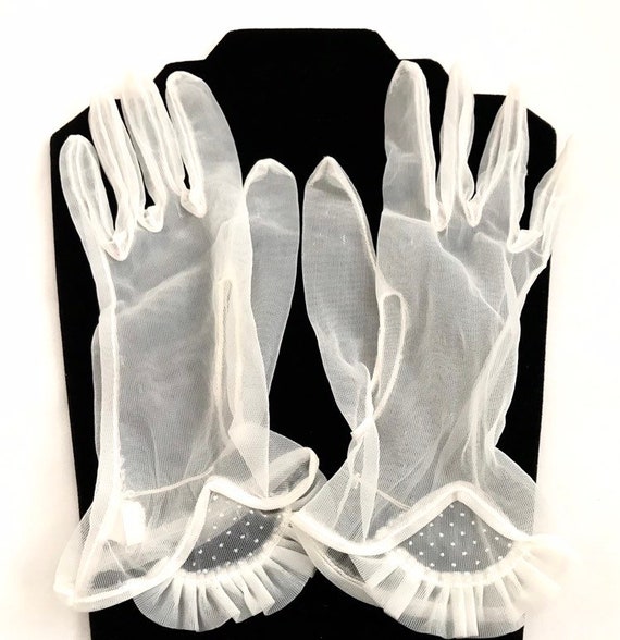 Vintage 1980s Delicate White Lace Gloves